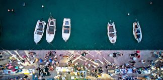 Pelješka trpeza u Dračama, najveći stol na jugu Dalmacije za kraljevsku gozbu