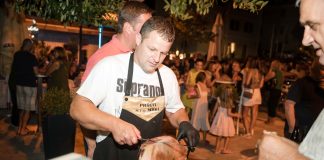 Ni kiša im ne može ništa: Drnišani sele Festival pršuta u sportsku dvoranu